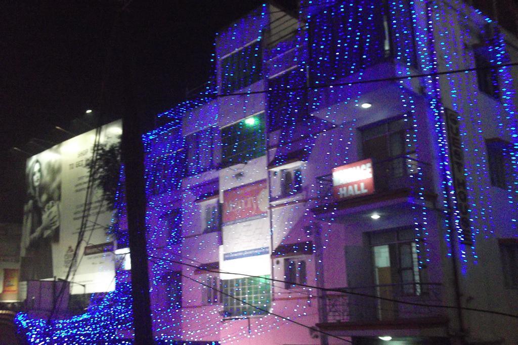 Megacity Inn Колката Екстериор снимка