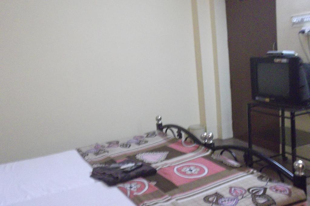 Megacity Inn Колката Екстериор снимка