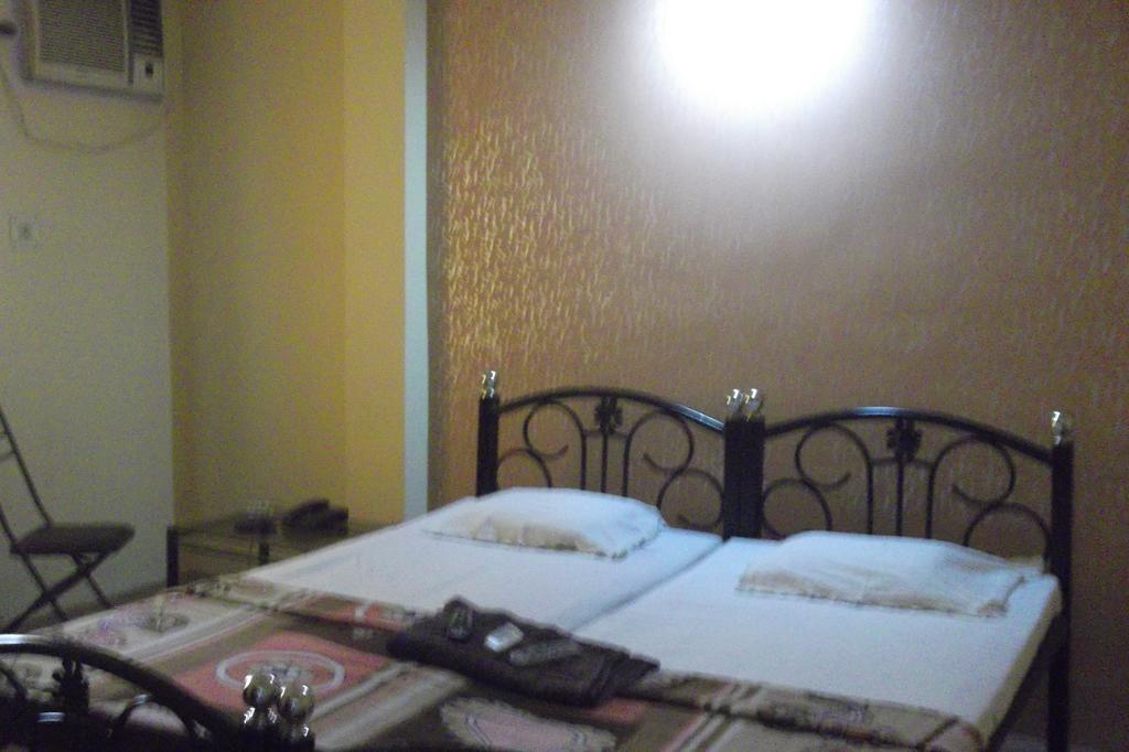 Megacity Inn Колката Екстериор снимка