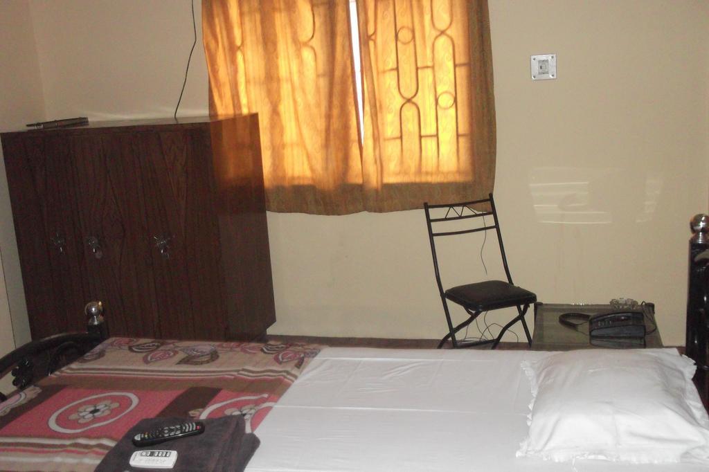 Megacity Inn Колката Стая снимка