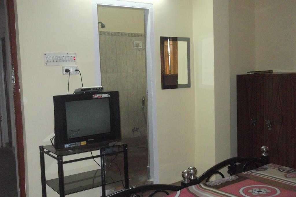 Megacity Inn Колката Екстериор снимка